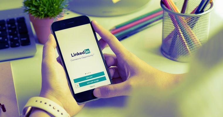 8 tips for using LinkedIn to stay connected and get ahead fast